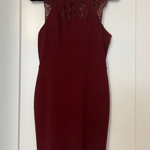 Burgundy sleeveless midi dress with lace accents